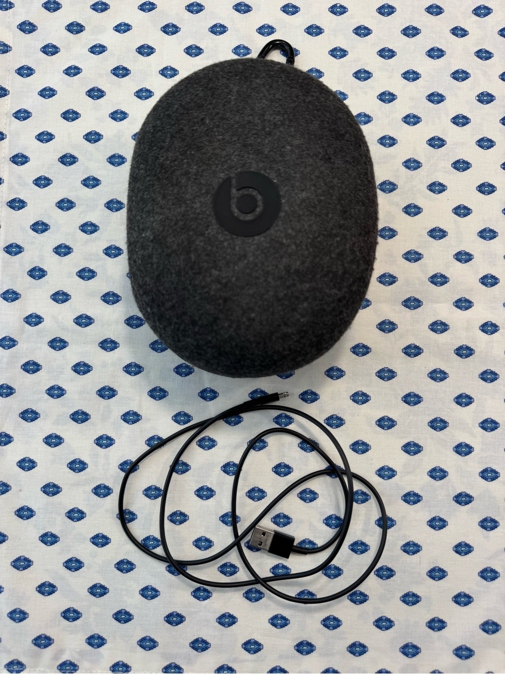Beats Solo Pro Headphones - Black (barely worn) - Picture 5 of 5